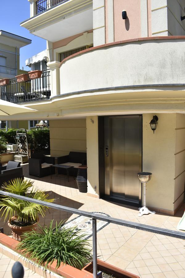 Hotel Perla Verde Rimini Exterior photo